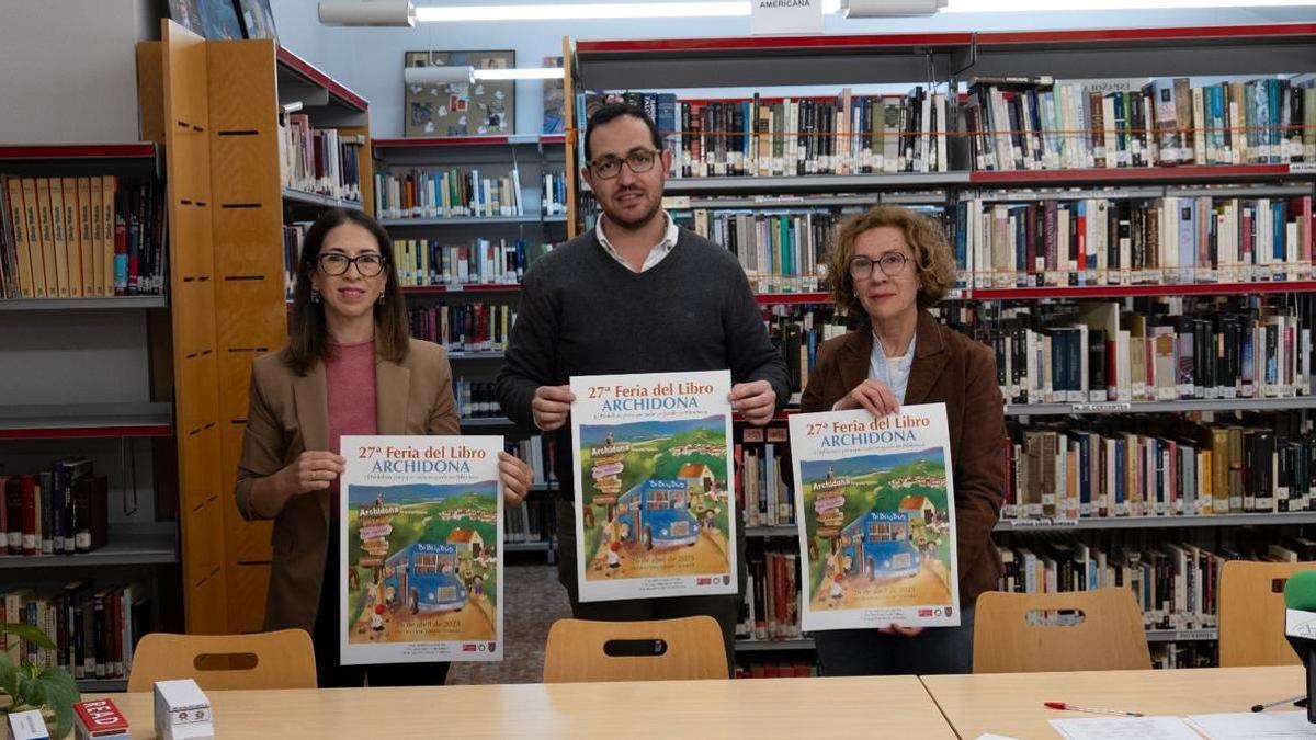 El bibliobus toma protagonismo en la XXVII Feria del Libro de Archidona