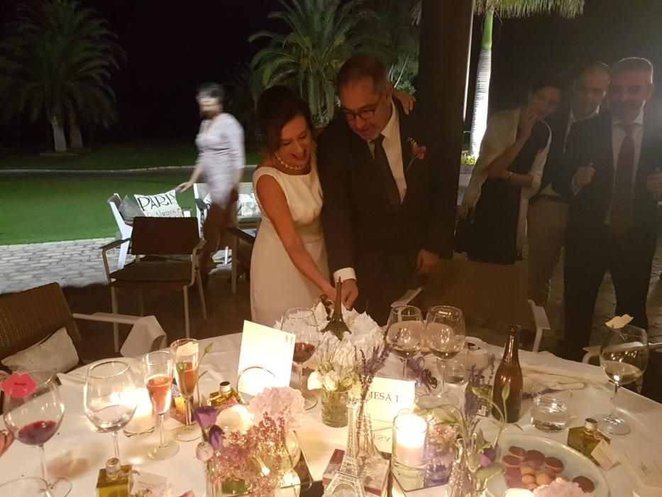 Boda en Maspalomas de los comisarios Sagrario de León y Antonio Jarabo