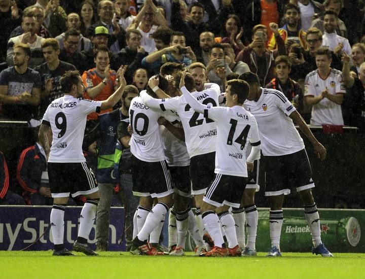 Imágenes del partido entre el Valencia y el Gent en Mestalla