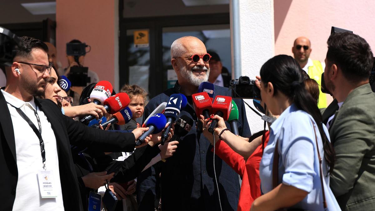 Sondeos a pie de urna vaticinan un cuarto mandato para los socialistas de Edi Rama.