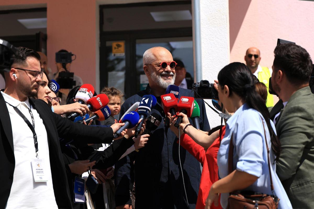 Sondeos a pie de urna vaticinan un cuarto mandato para los socialistas de Edi Rama.