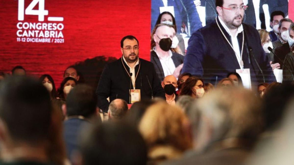 El presidente del Principado, Adrián Barbón, ayer, en el congreso del PSOE cántabro.