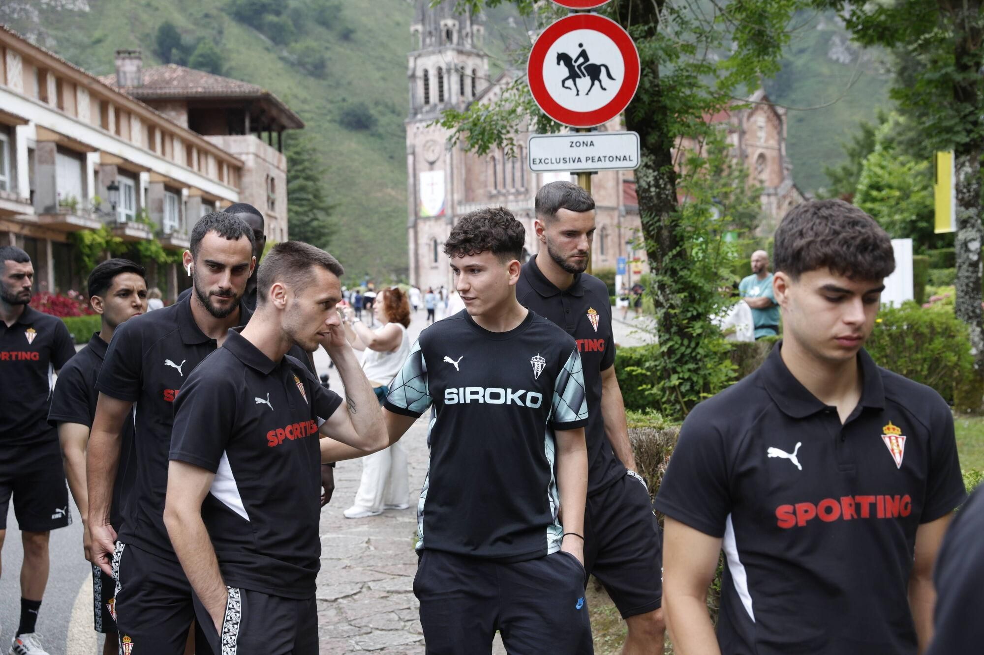 EN IMÁGENES: Visita del Sporting a La Santina en Covadonga