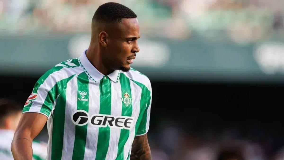 Baja de peso en la defensa del Betis para recibir al Valencia Baja de peso en la defensa del Betis para recibir al Valencia