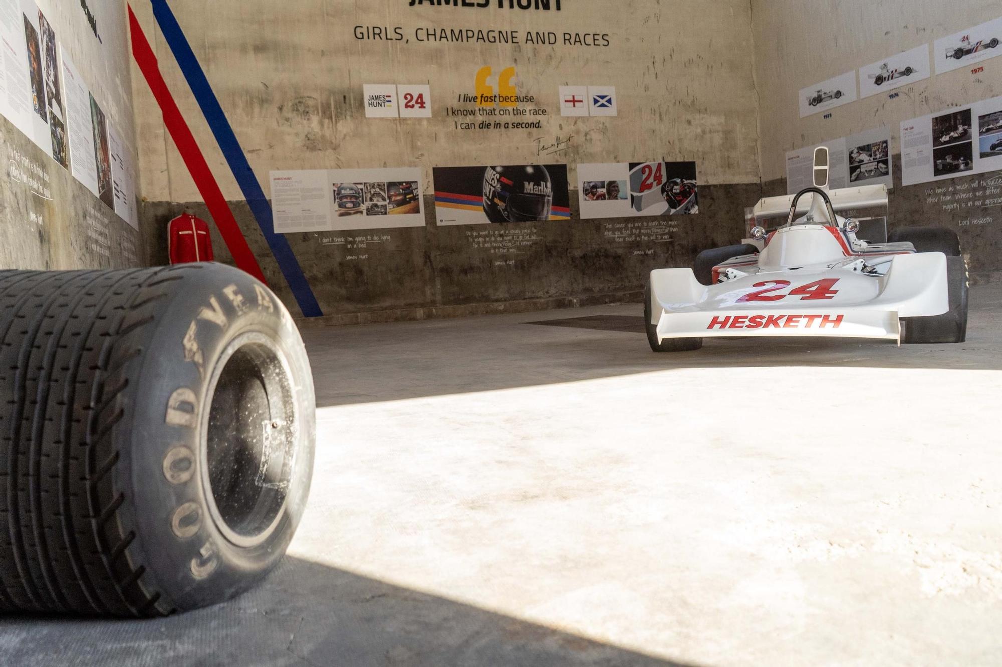 Imatges del bòlid Hesketh de Fórmula 1 que conduïa James Hunt, propietat de Miquel Liso a Manresa