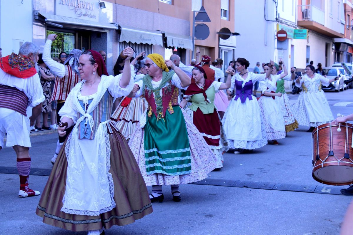 Bailes tradicionales del Grup de Danses Arrop i Talladetes en la Trobada de Benigànim.