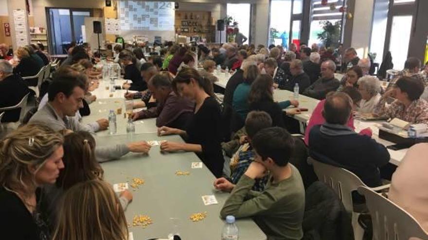 El Casal de la Gent Gran acull un dinar popular i una quina solidària
