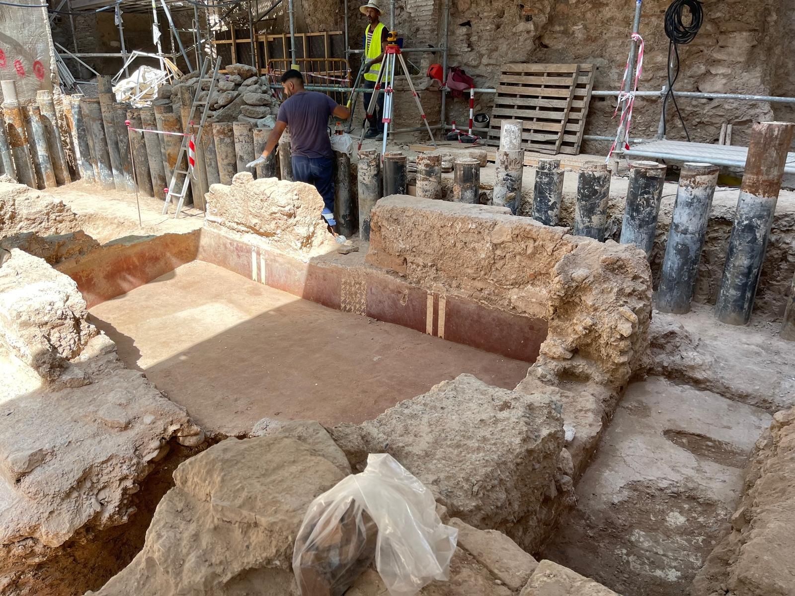 Así está la muralla islámica, en espera de que se retomen las obras de rehabilitación para hacerla visitable