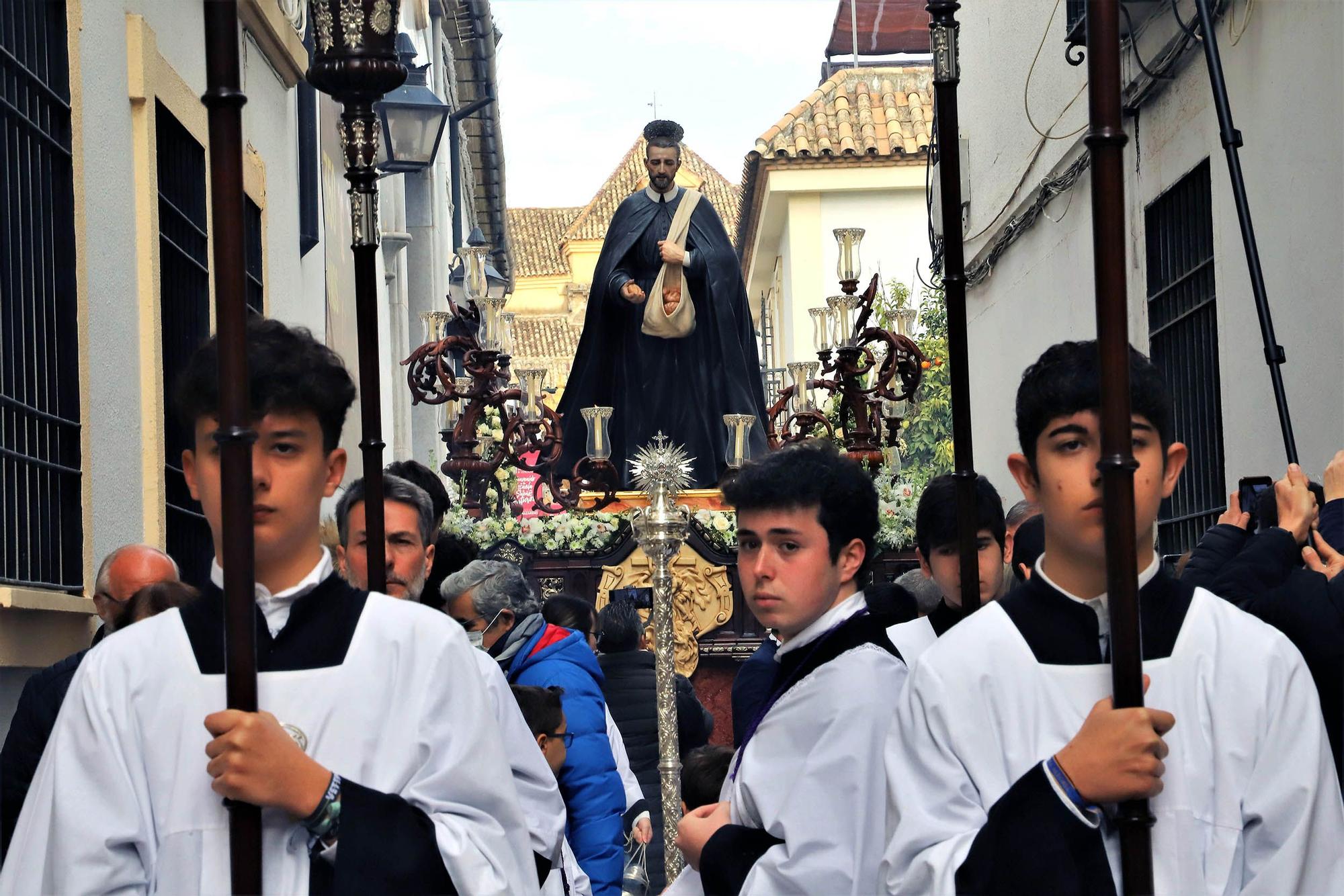 El Padre Cristobal procesiona por las calles del barrio