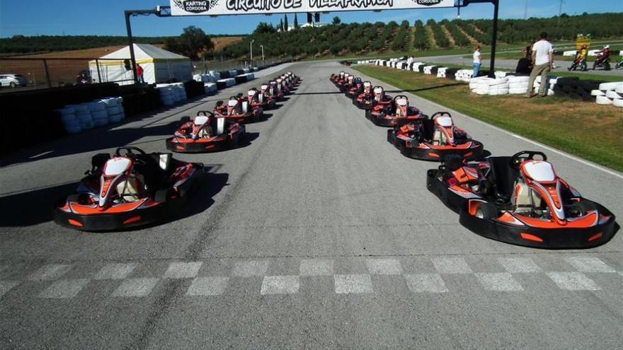 Karts listos para una carrera.