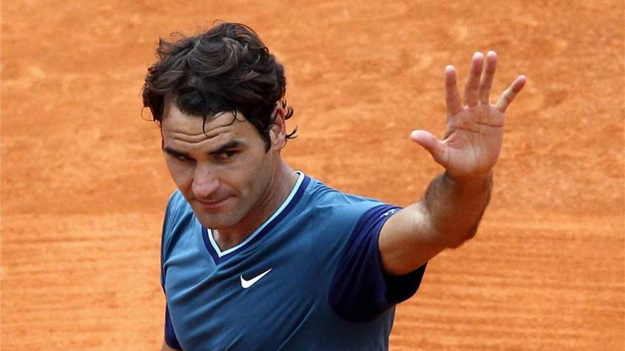 Federer se impone a Djokovic y vuelve a la final, que jugará ante Wawrinka