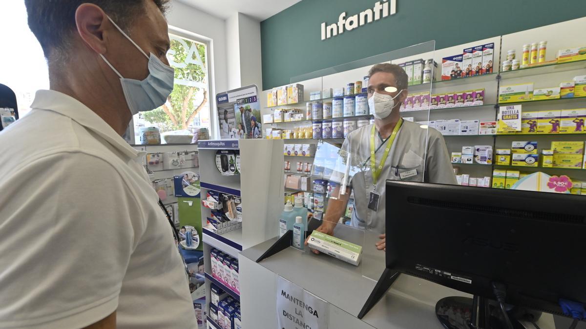 Las farmacias llevan 15 días vendiendo tests de autodiagnóstico del virus.