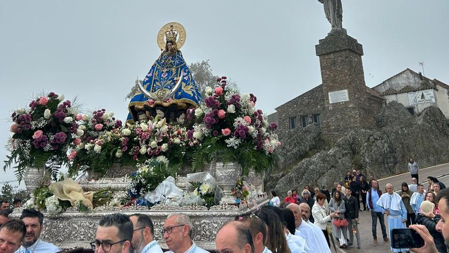 Así ha sido la procesión de Subida de la Virgen de la Montaña de Cáceres