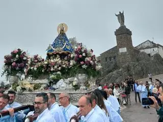 Cáceres dice 'hasta pronto' a la Virgen de la Montaña en una veloz Subida marcada por la lluvia