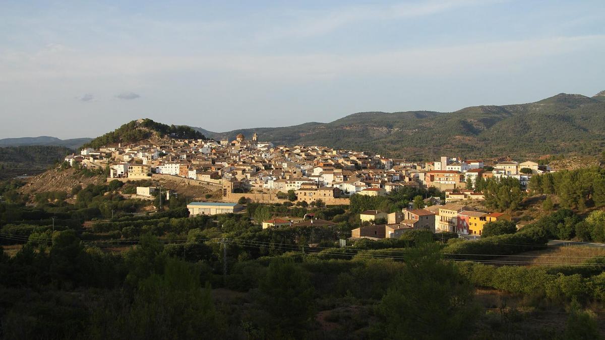 El término municipal de Zarra limita con la localidad de Teresa de Cofrentes.