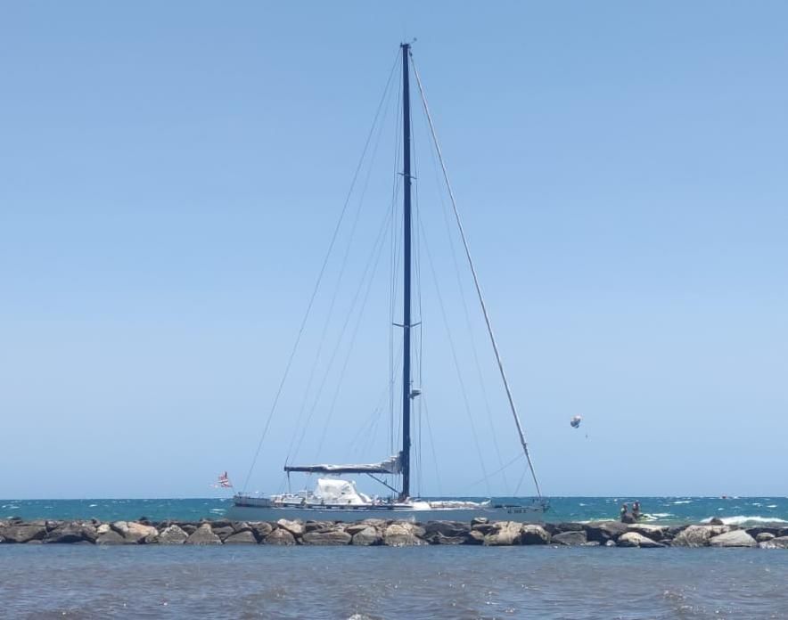 El barco encallado en Alicante.