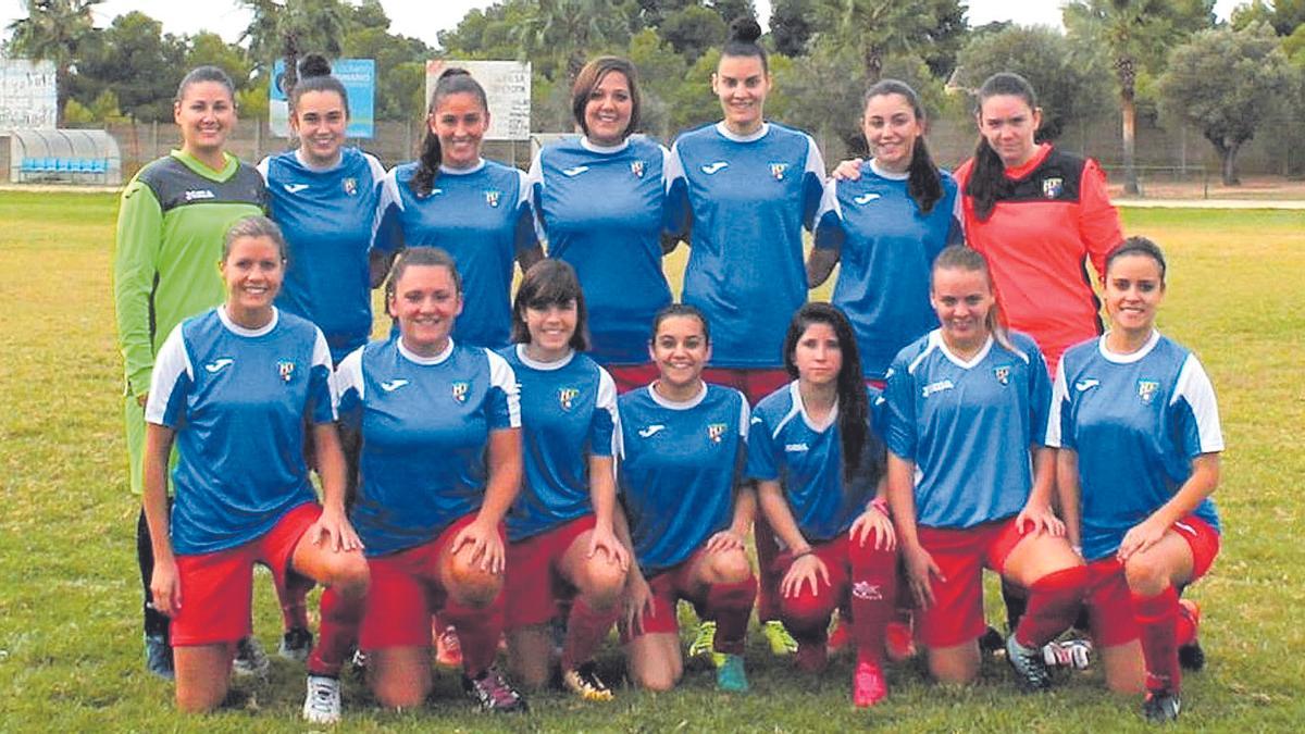 El EF Benicató presentó durante varias temporadas un equipo femenino sénior federado.