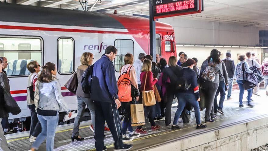Adif restablece este jueves el tráfico en la línea ferroviaria Alicante-Murcia