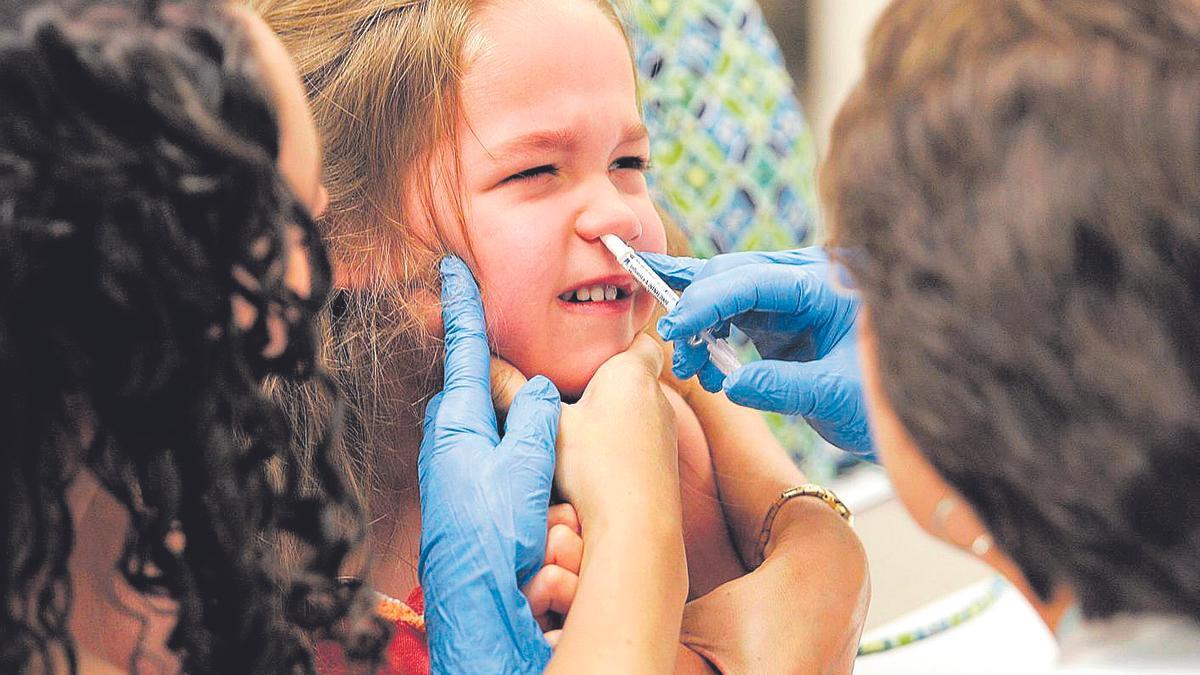 La vacuna de la gripe para los niños valencianos de 24a 59 meses será inhalada y no pinchada.