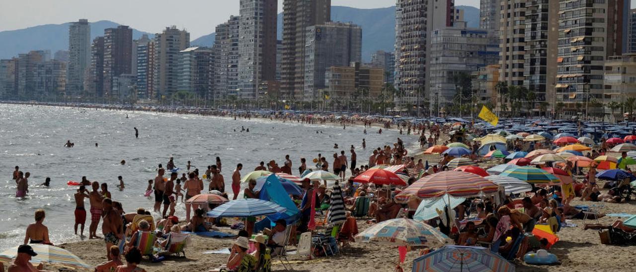 Benidorm a prueba de ´brexit´: las reservas británicas para 2017 se disparan un 14 %