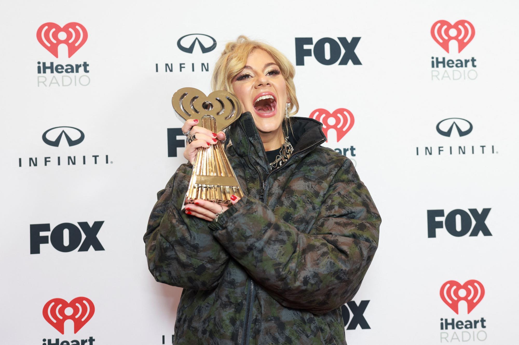 Las mejores imágenes de la alfombra de los iHeartRadio Music Awards 2023