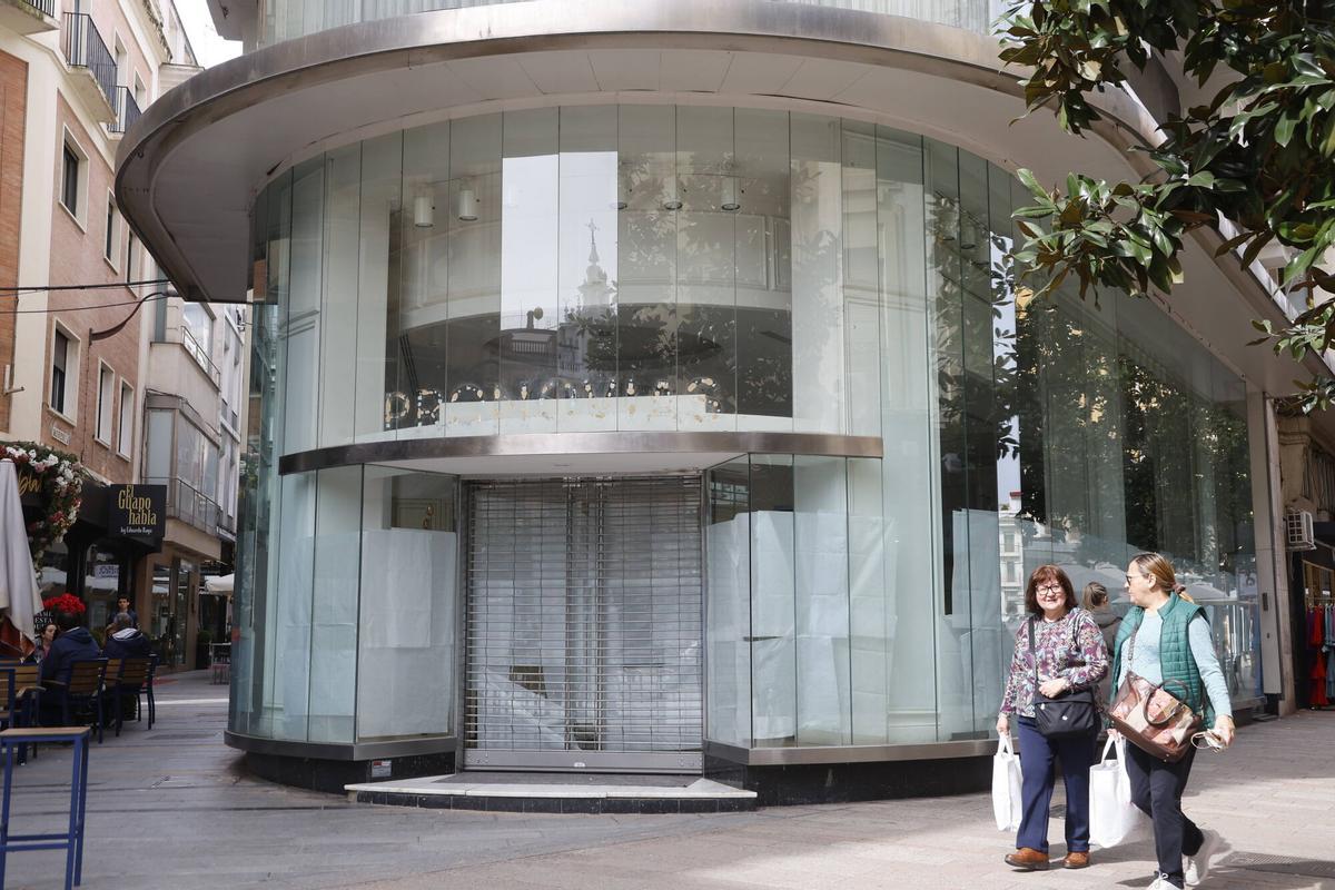 Tienda de Pronovias en Córdoba cerrada.