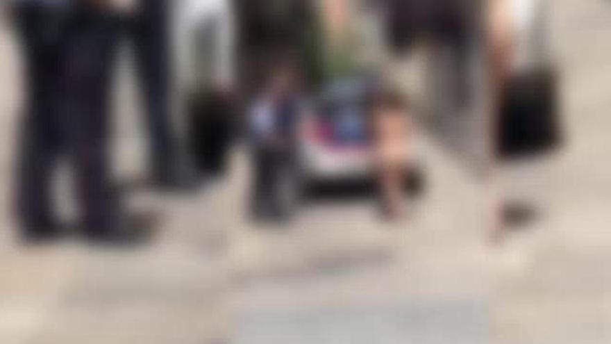 Localizan a una pareja desnuda en Barcelona y detienen al hombre por agresión sexual