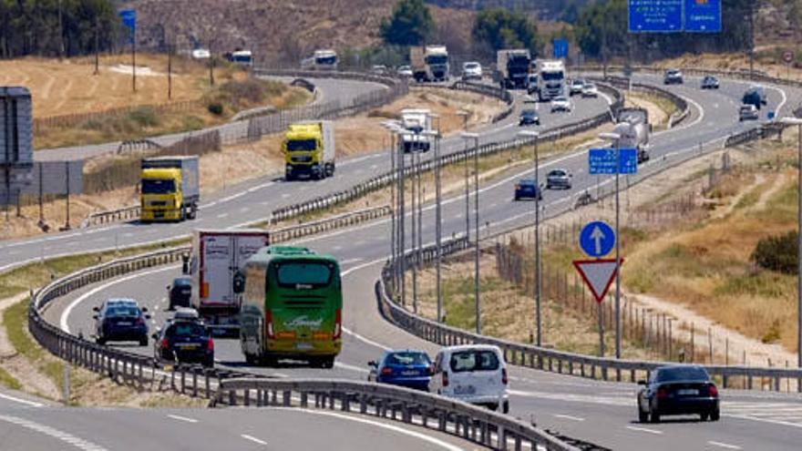 Las carreteras registran más tráfico y accidentes sin apenas inversiones