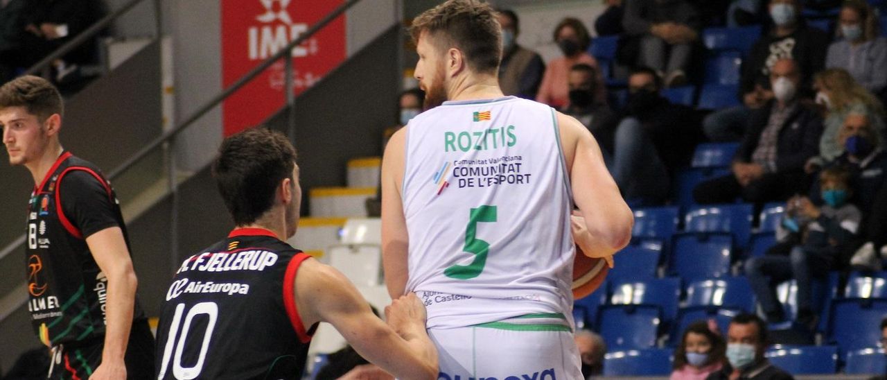 Davis Rozitis, un jugador muy cargado de minutos, en la última victoria.