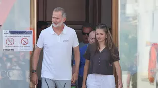 La princesa Leonor visita por sorpresa el club náutico de Palma acompañada por el rey
