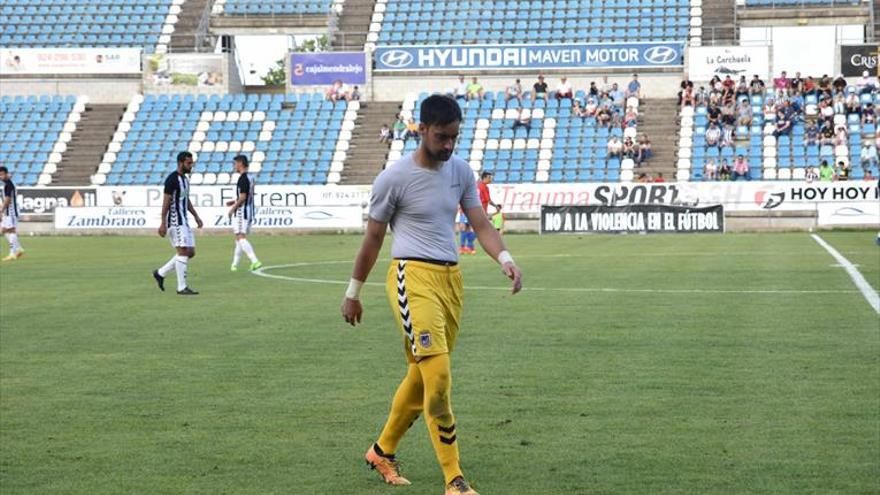 Indignación en el Badajoz por los tres partidos de sanción a Nico Monclova