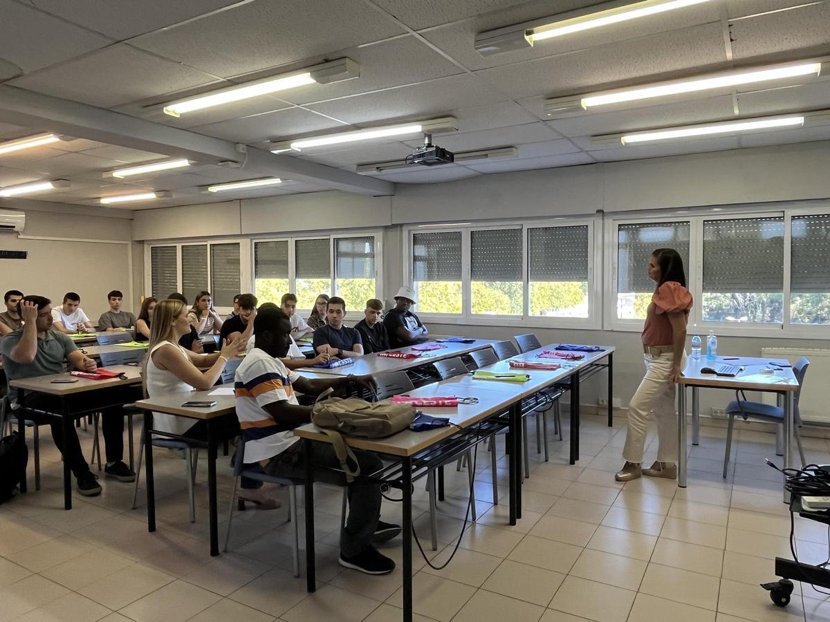 CESTE, Centro Universitario —Código RUCT 50012441—, ofrece carreras y másteres orientados a preparar a los estudiantes para los retos reales del mercado laboral.