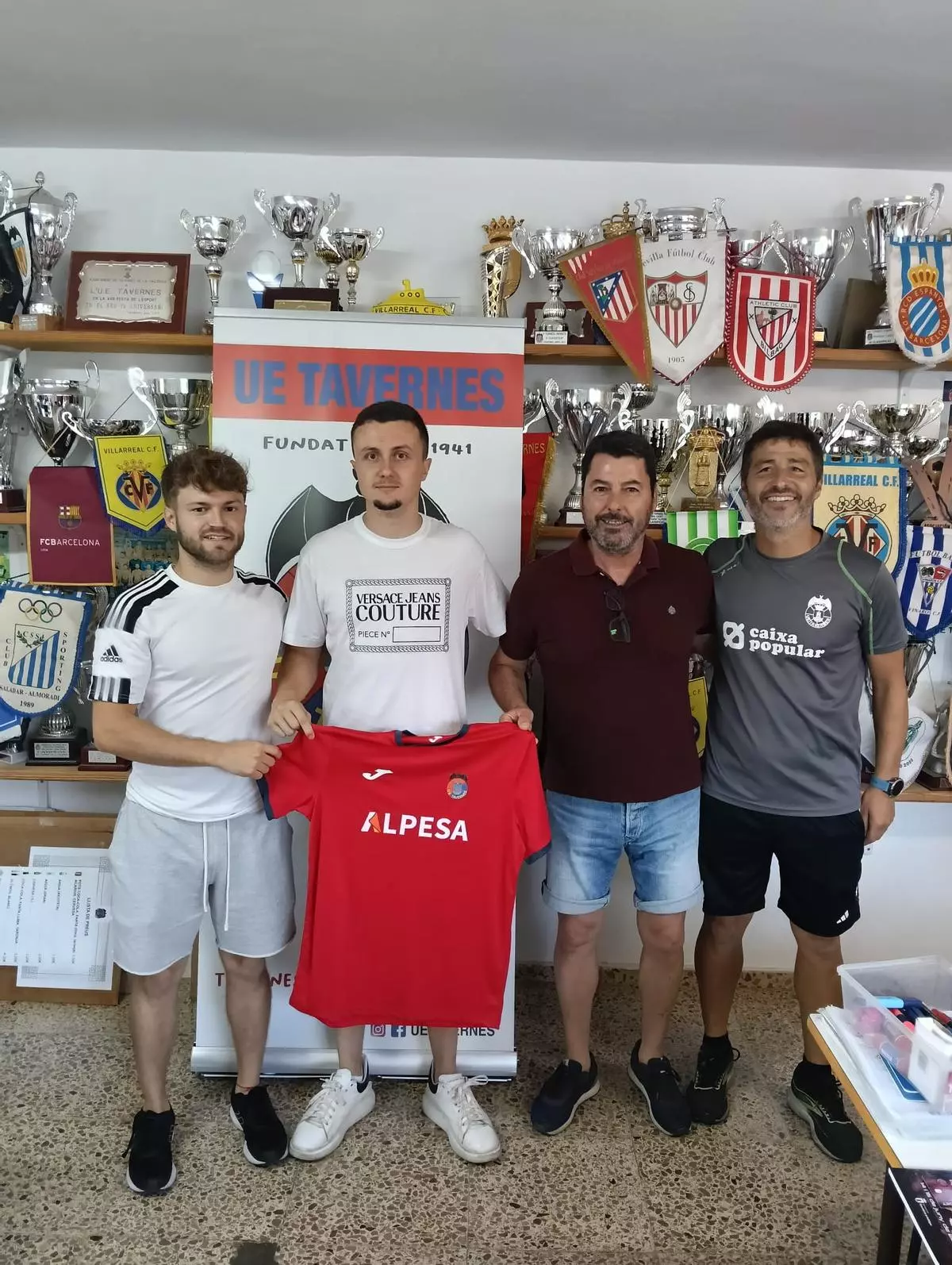 UE Tavernes: renovaciones en el primer equipo y nuevo cuerpo técnico en el juvenil