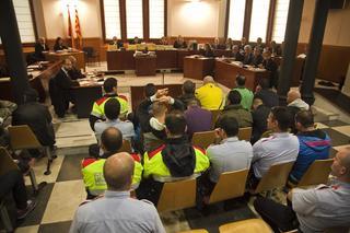 Un grupo de Casuals provocan una refriega con los Mossos en un juicio