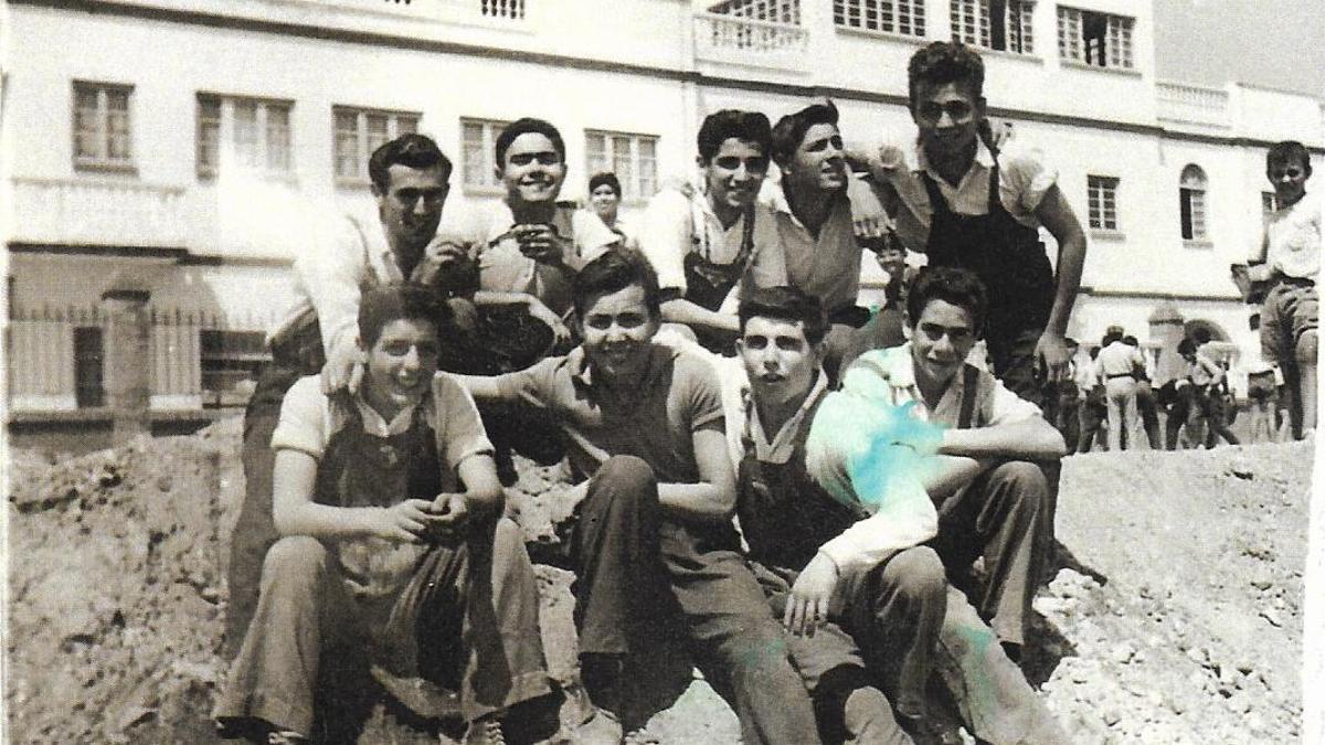 Alumnos del ICET del Palo en 1960.