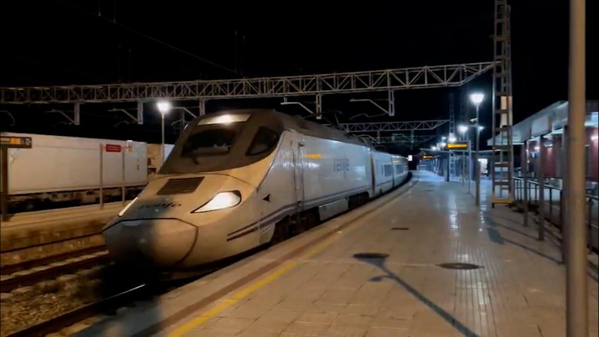 Esta noche ha circulado el primer tren por las nuevas vías de ancho internacional de Castellbisbal, puerta de Europa del Corredor Mediterráneo