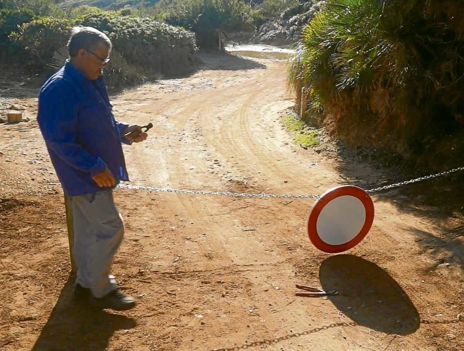 Cala Torta ya está cerrada a los vehículos