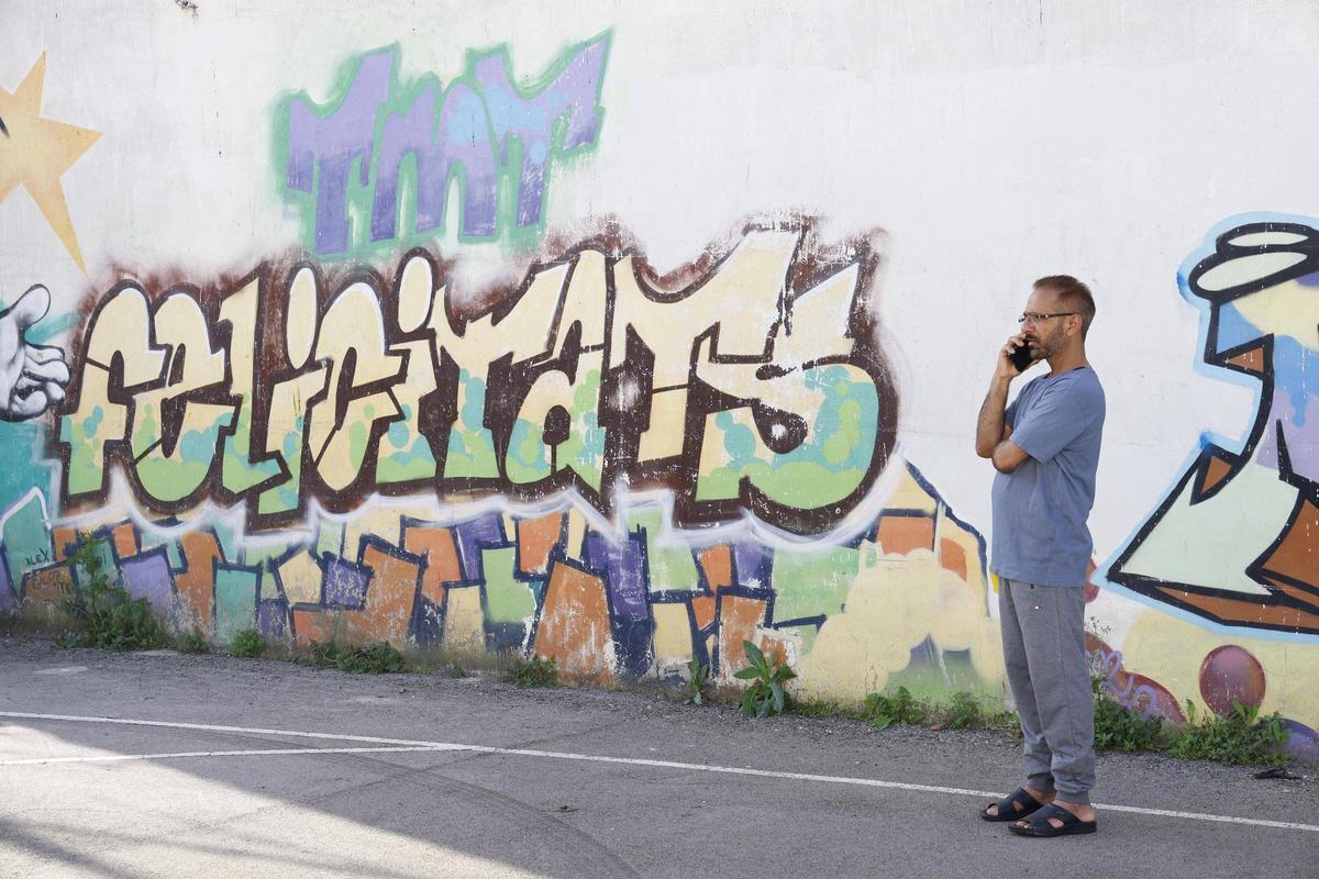 Les imatges de les cues a Salt davant l'oficina que assessora sobre la regularització extraordinària de migrants Les imatges de les cues a Salt davant l'oficina que assessora sobre la regularització extraordinària de migrants