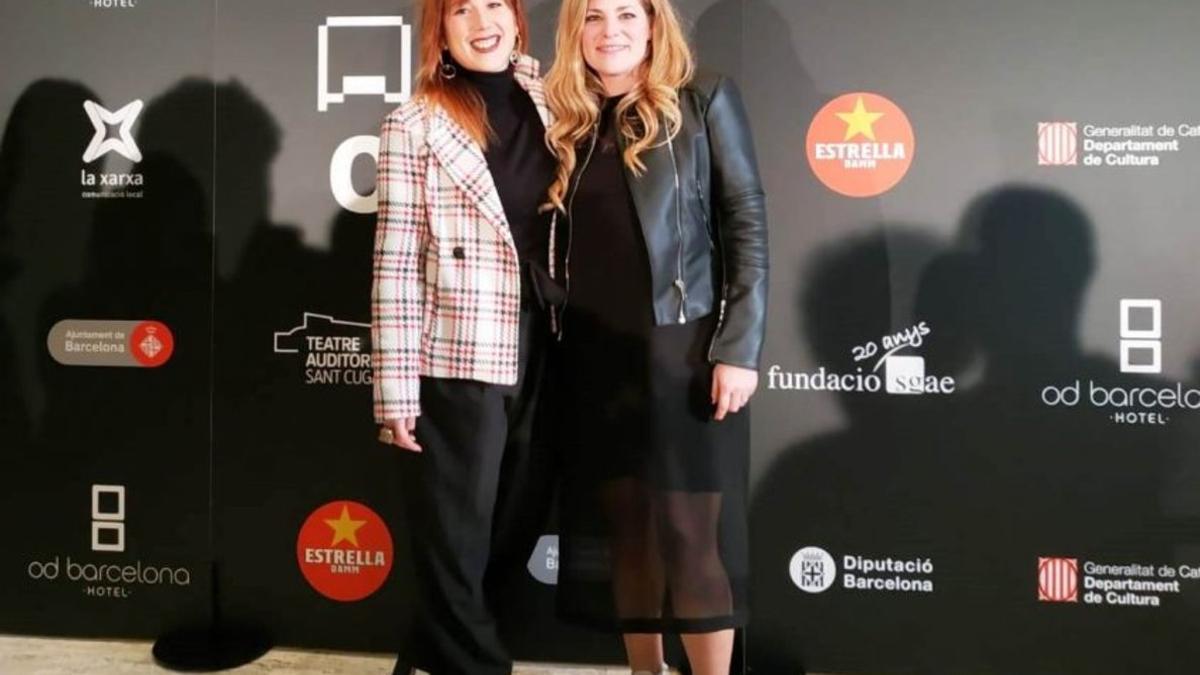 Carla Casals, a la derecha, junto con Laura Pérez durante la gala de los Premios Butaca.