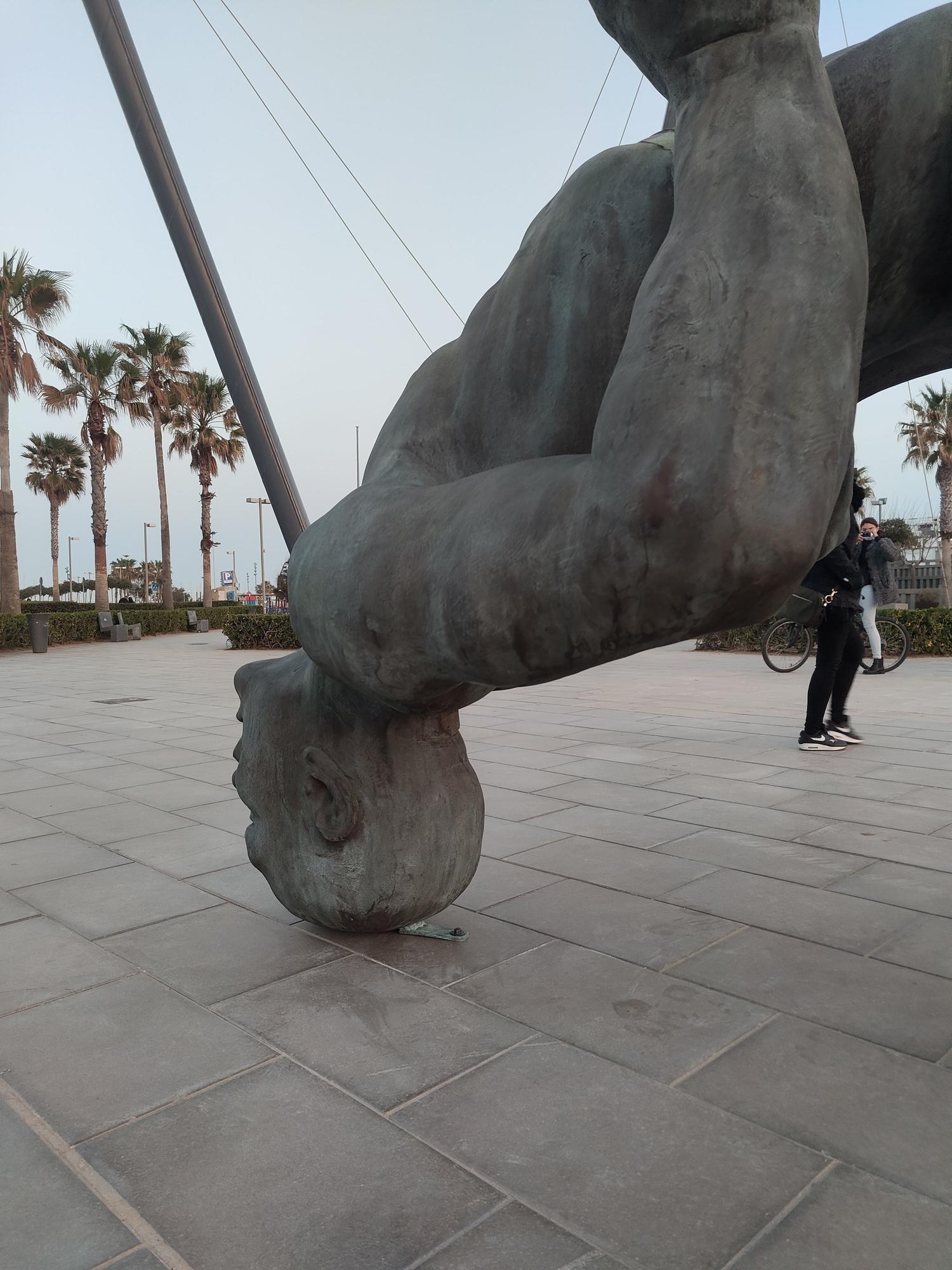 Así es "Gigante de sal", la nueva estatua de la Marina de València