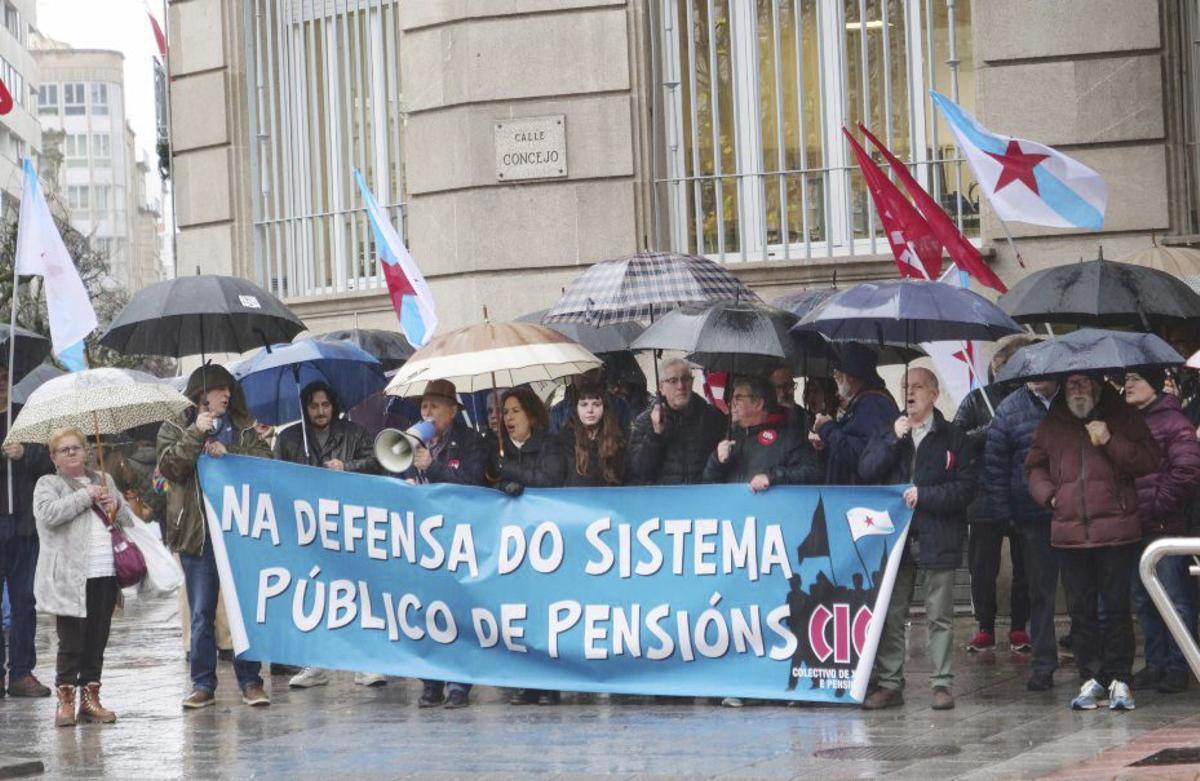 Concentración de protesta, ayer, en Ourense.| FdV