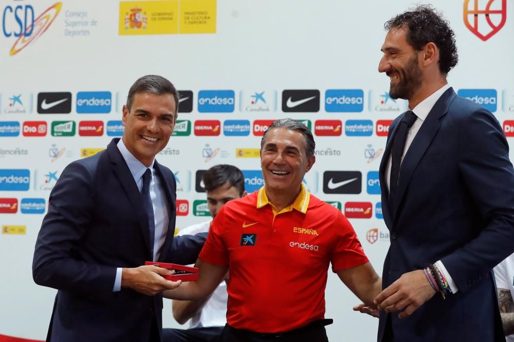 Pedro Sánchez despide a la selección española