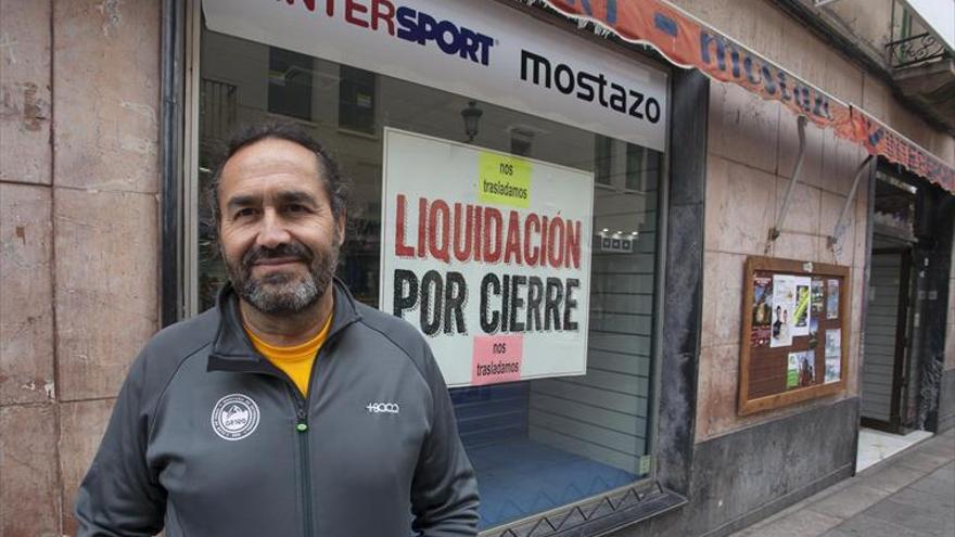 Un nuevo edificio de Cáceres cuelga el cartel de ‘se vende’ en la céntrica calle San Pedro