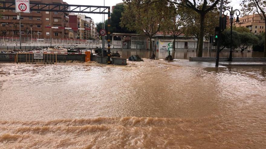 Túnel de la estación de Aldaia totalmente inundado.