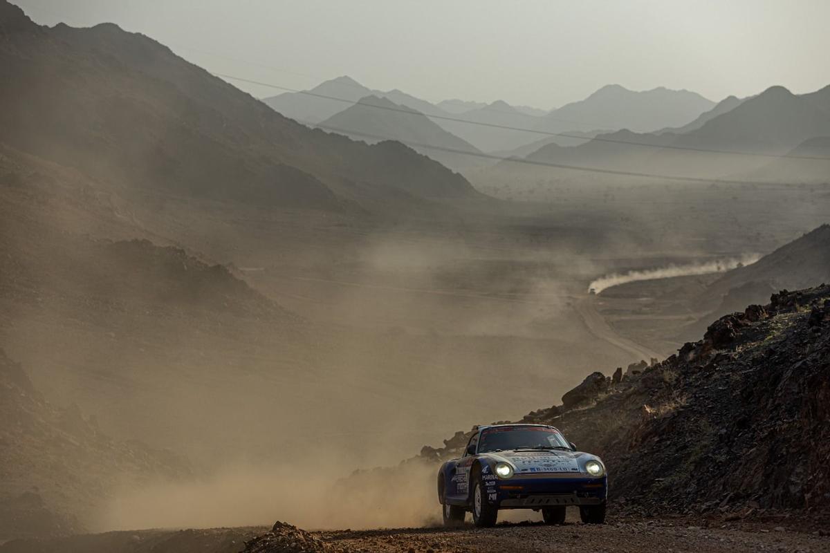 El coche de Lidia Ruba y Juan Morera, durante una etapa del Rally Dakar 2026.