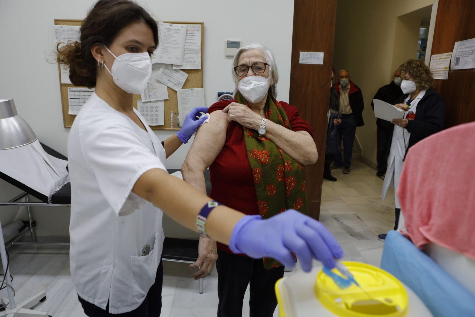 Doble vacunación en Alcoy contra la gripe y el covid