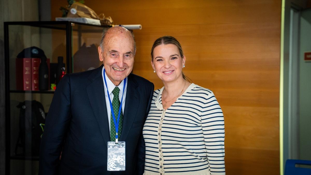 Miquel Roca con Marga Prohens