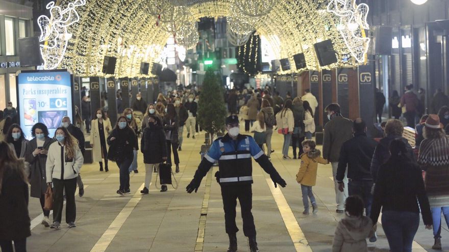 ¿Hay riesgo de contagio por las aglomeraciones en las calles de Asturias? Los expertos advierten: la región se encamina a un</noscript></p>
<ul>
<li><a href=