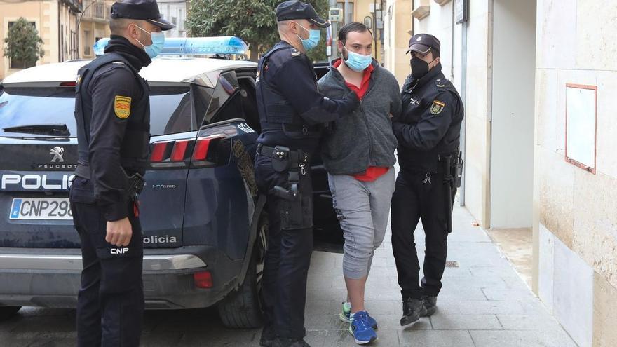 El Rambo de Requena intenta arrancar la yugular a mordiscos a dos guardias civiles en Valencia