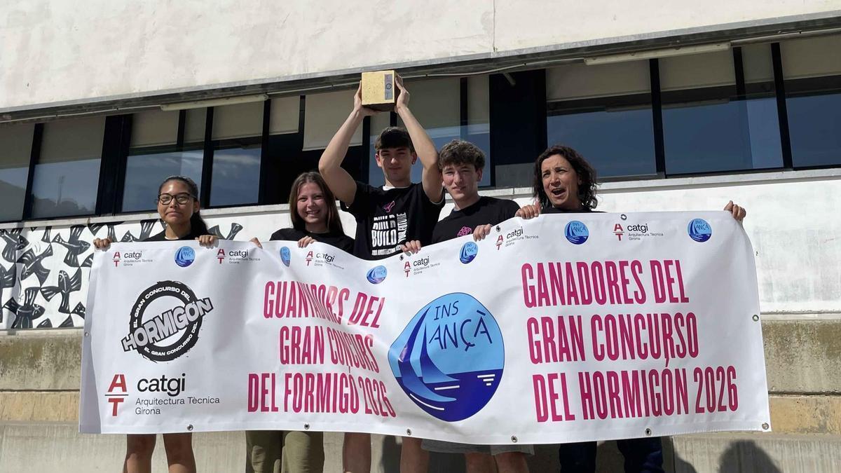 Els alumnes de Llançà que han guanyat el Gran Concurs del Formigó.